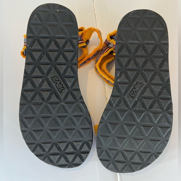 TEVA ORIGINAL UNIVERDAL SANDAL
*only worn once* - Picture 5 of 6